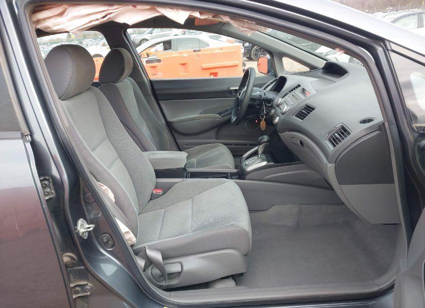 Photo 5 of 2009 Honda Civic LX (VIN 19XFA16599E040954)