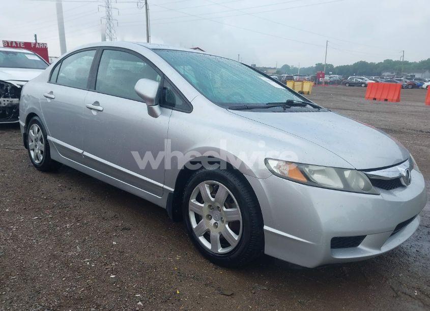 2009 Honda Civic LX (VIN 19XFA16599E050724) main photo