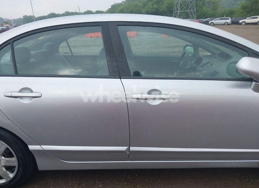 Photo 13 of 2009 Honda Civic LX (VIN 19XFA16599E050724)