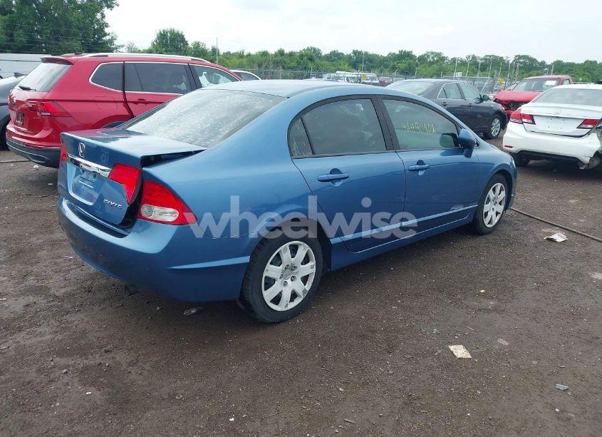 Photo 4 of 2009 Honda Civic LX (VIN 19XFA165X9E001886)