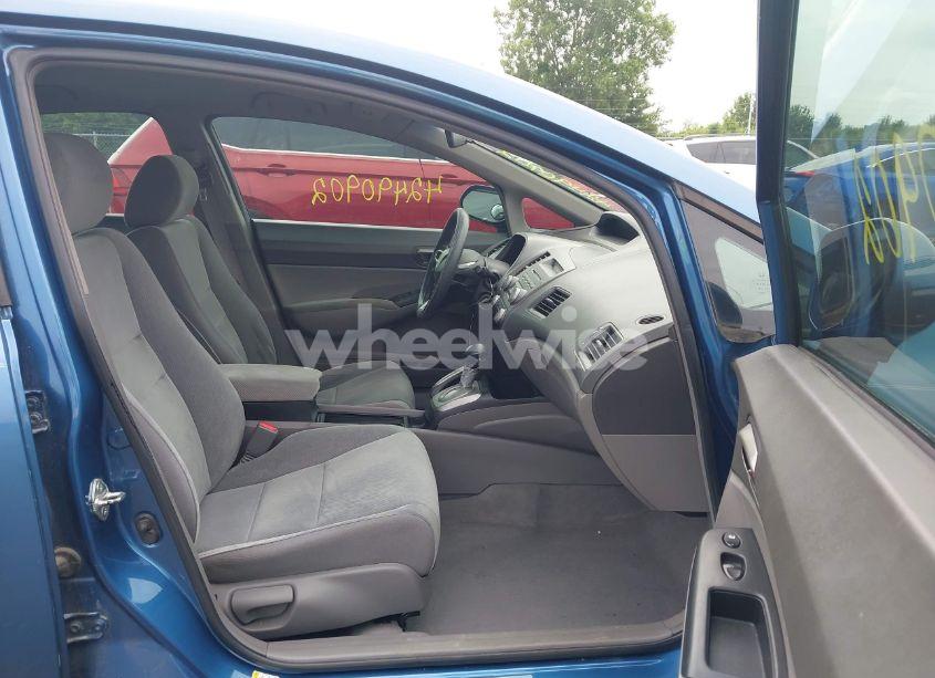 Photo 5 of 2009 Honda Civic LX (VIN 19XFA165X9E001886)