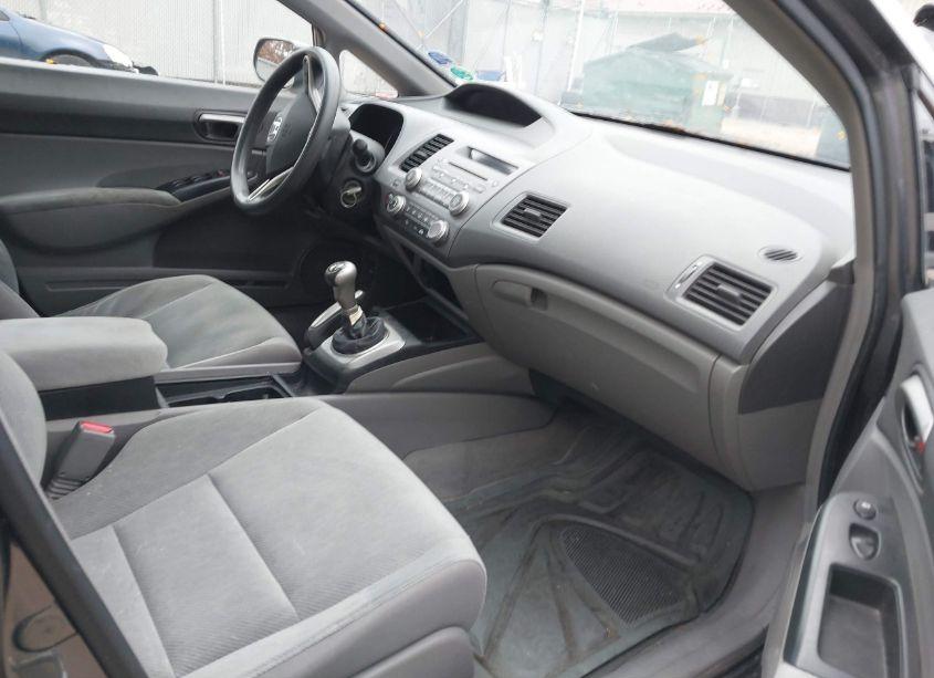 Photo 5 of 2010 Honda Civic LX (VIN 19XFA1E50AE053565)