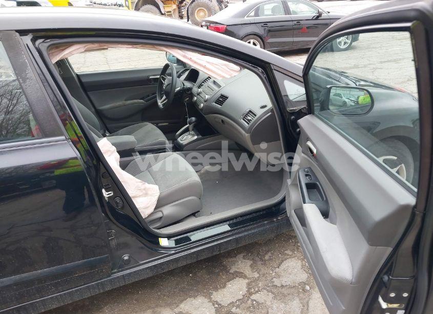 Photo 5 of 2010 Honda Civic LX (VIN 19XFA1F50AE004283)