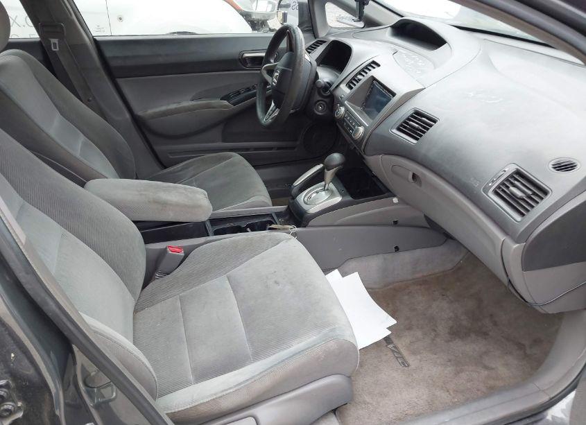 Photo 5 of 2010 Honda Civic LX (VIN 19XFA1F50AE043780)