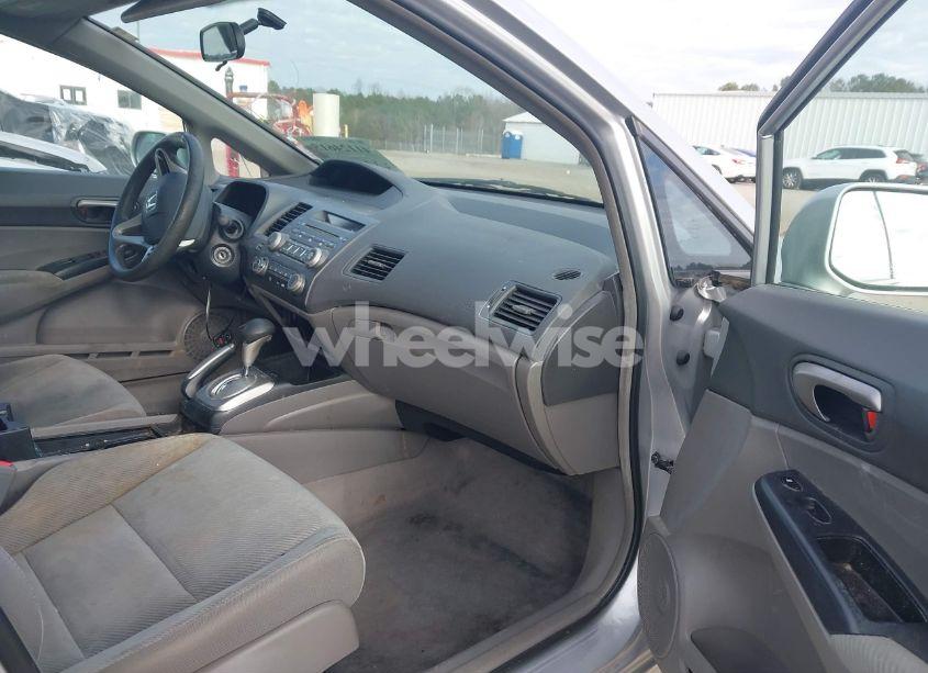 Photo 5 of 2010 Honda Civic LX (VIN 19XFA1F50AE084572)