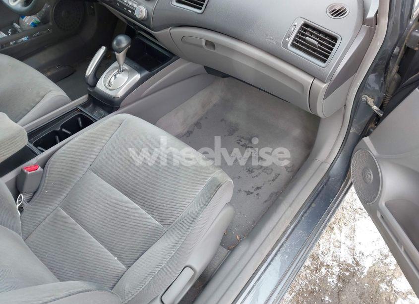 Photo 5 of 2011 Honda Civic LX (VIN 19XFA1F50BE019416)