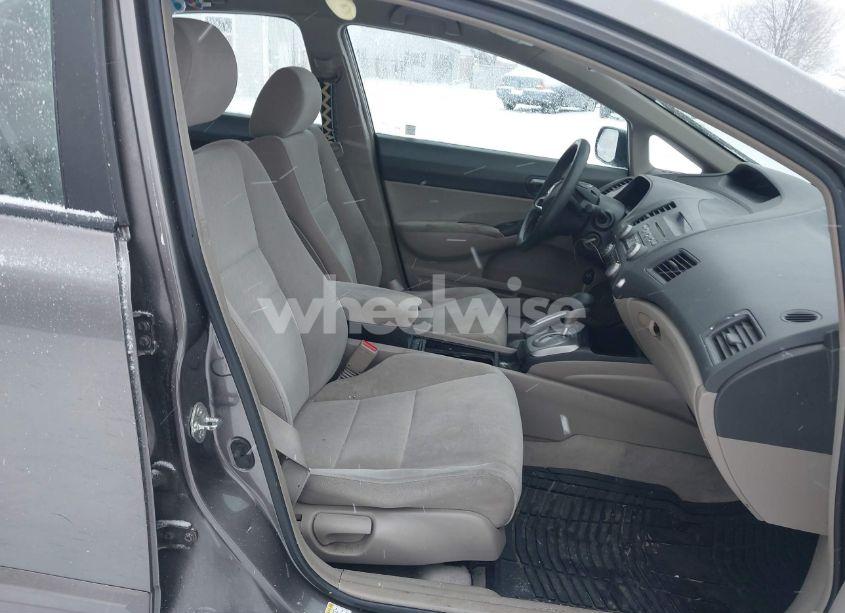 Photo 5 of 2011 Honda Civic LX (VIN 19XFA1F50BE033915)