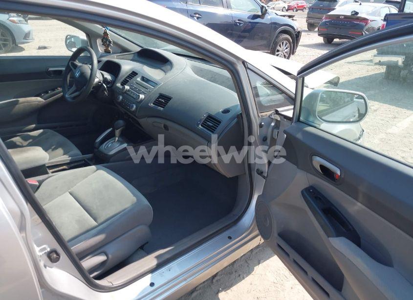 Photo 5 of 2010 Honda Civic LX (VIN 19XFA1F51AE007872)