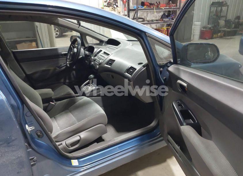 Photo 5 of 2011 Honda Civic LX (VIN 19XFA1F51BE036208)