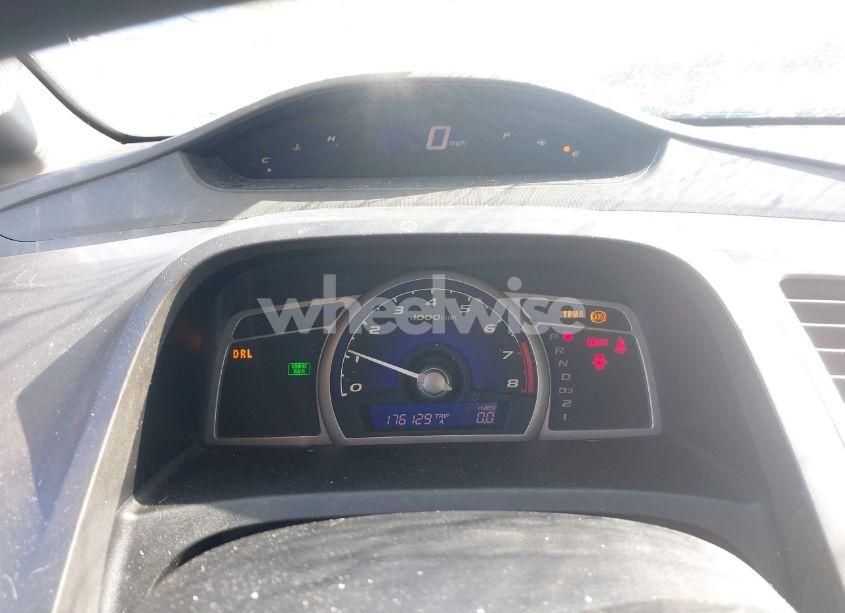 Photo 7 of 2010 Honda Civic LX (VIN 19XFA1F53AE008330)