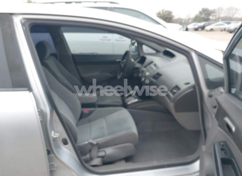 Photo 5 of 2010 Honda Civic LX (VIN 19XFA1F53AE057916)