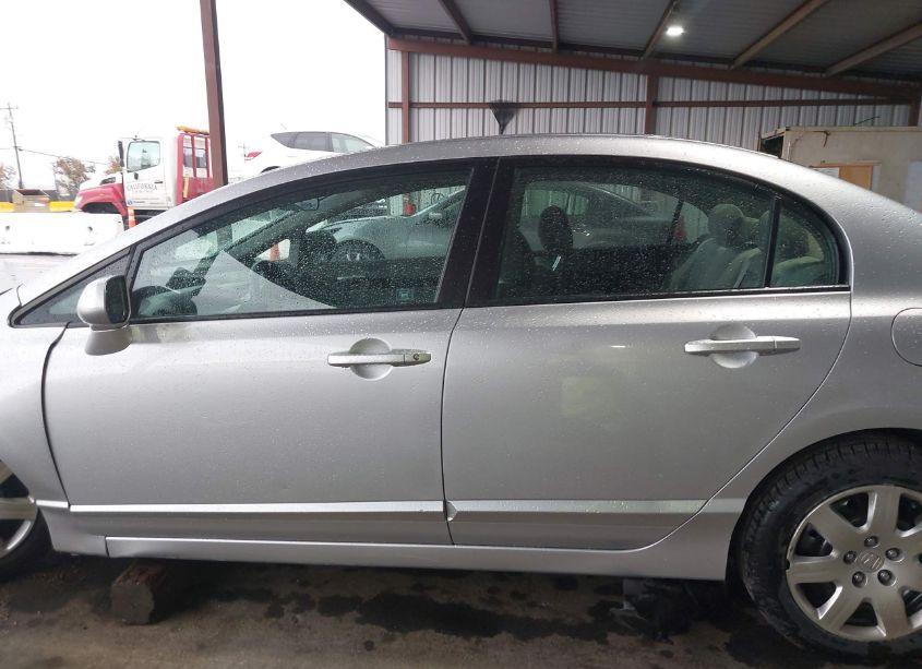 Photo 15 of 2010 Honda Civic LX (VIN 19XFA1F53AE058953)