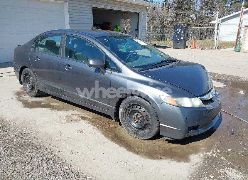 2010 Honda Civic LX (VIN 19XFA1F53AE086252) main photo