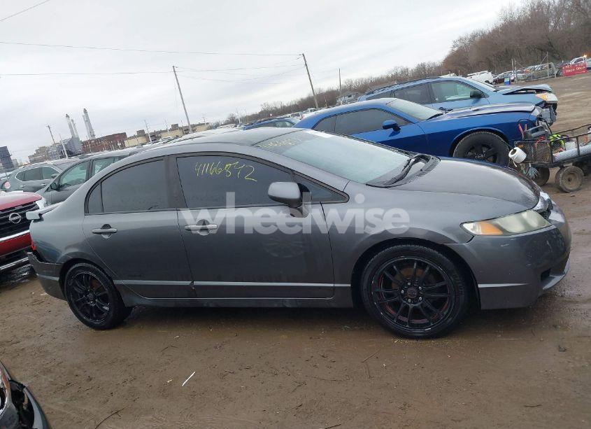 Photo 13 of 2011 Honda Civic LX (VIN 19XFA1F53BE018907)