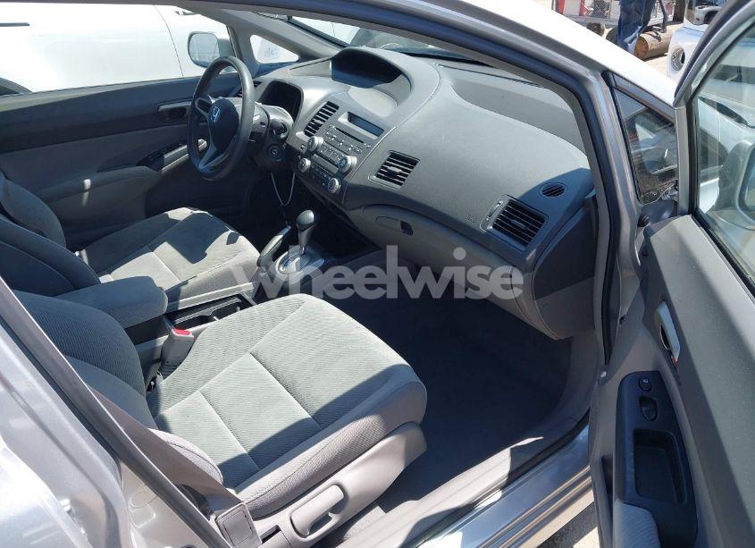 Photo 5 of 2010 Honda Civic LX (VIN 19XFA1F54AE031082)