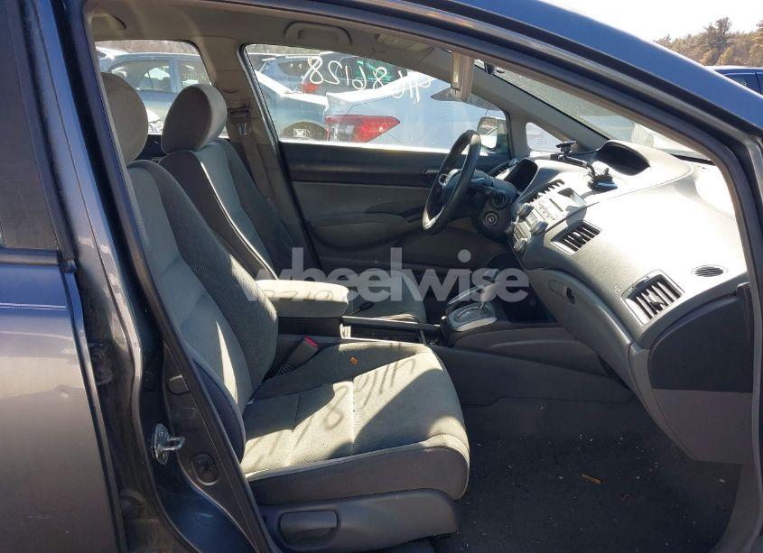 Photo 5 of 2010 Honda Civic LX (VIN 19XFA1F56AE037580)