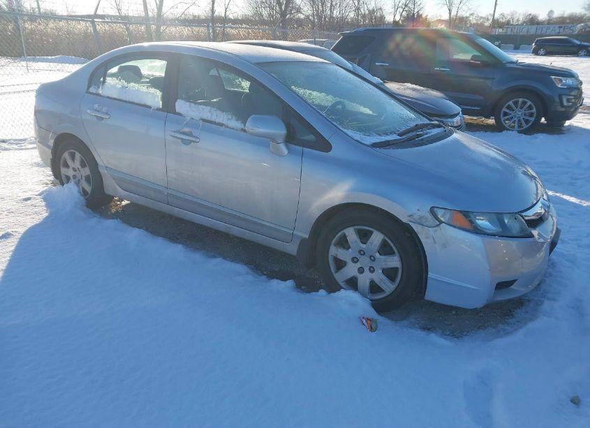 2010 Honda Civic LX (VIN 19XFA1F56AE075004) main photo