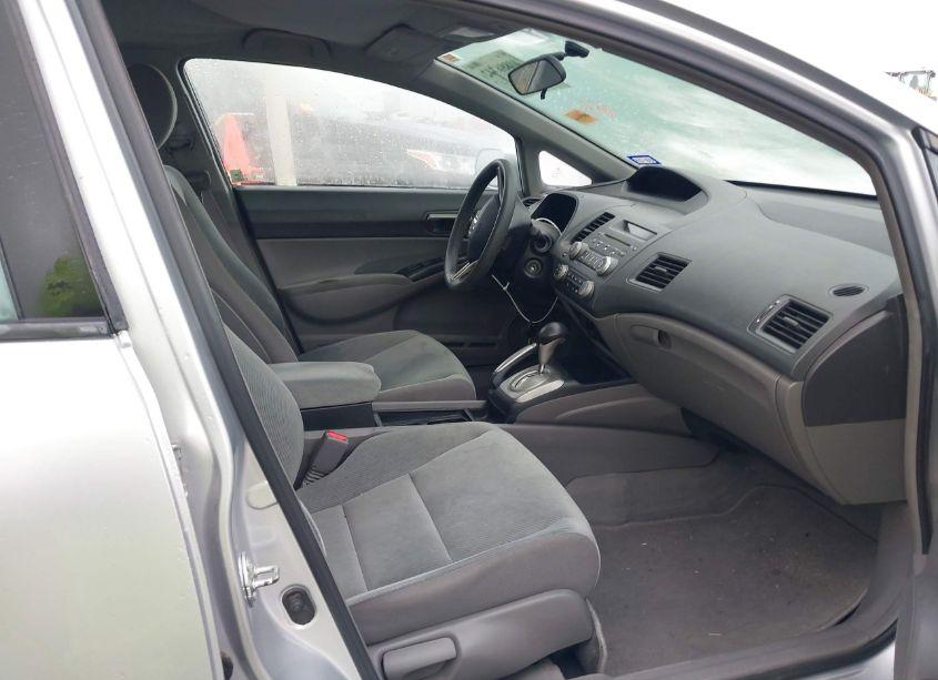 Photo 5 of 2010 Honda Civic LX (VIN 19XFA1F56AE075908)