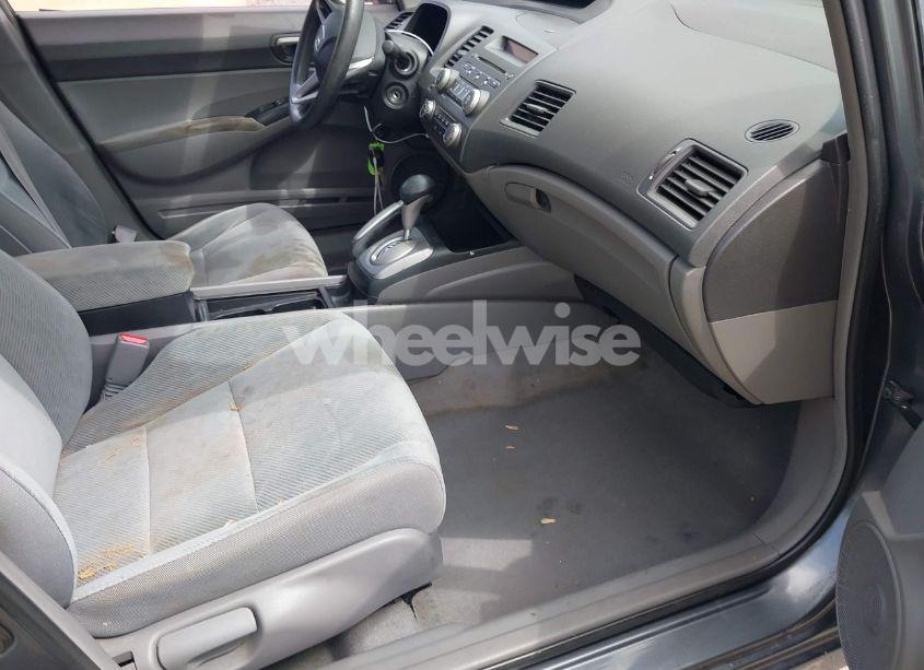 Photo 5 of 2011 Honda Civic LX (VIN 19XFA1F56BE024085)