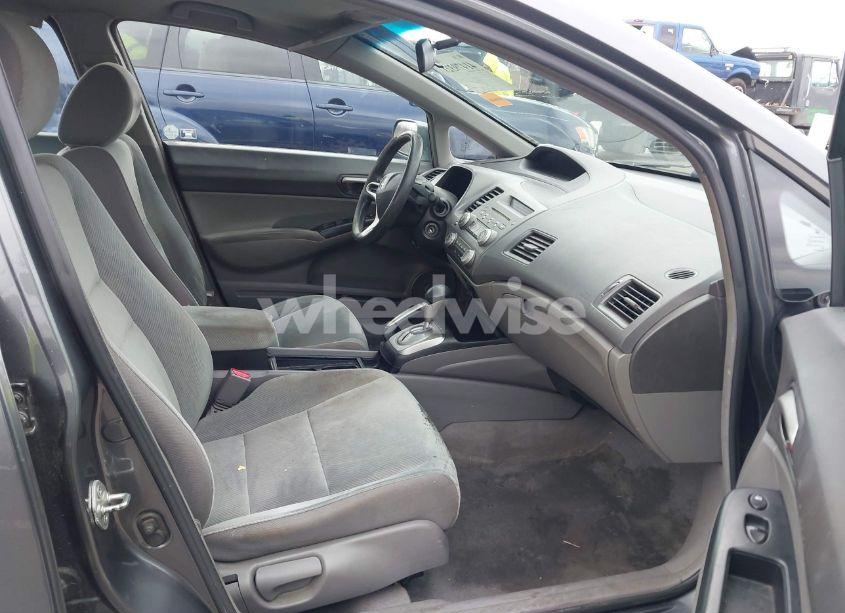 Photo 5 of 2010 Honda Civic LX (VIN 19XFA1F57AE011179)