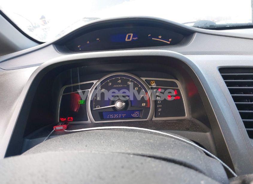 Photo 7 of 2010 Honda Civic LX (VIN 19XFA1F57AE037636)