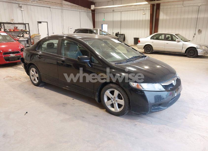 2010 Honda Civic LX (VIN 19XFA1F57AE040830) main photo