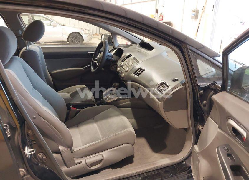 Photo 5 of 2010 Honda Civic LX (VIN 19XFA1F57AE040830)