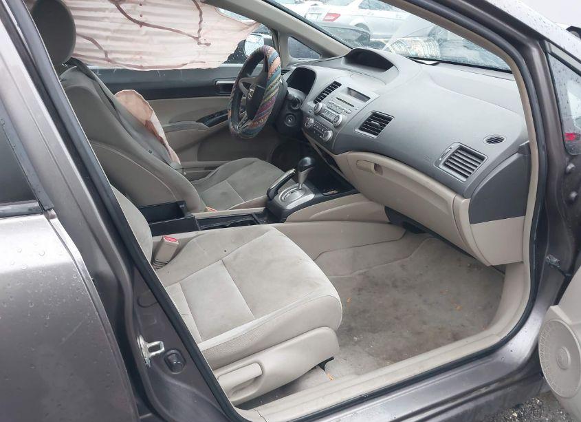 Photo 5 of 2010 Honda Civic LX (VIN 19XFA1F57AE071124)