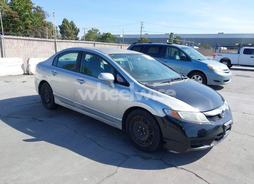 2010 Honda Civic LX (VIN 19XFA1F57AE077585) main photo