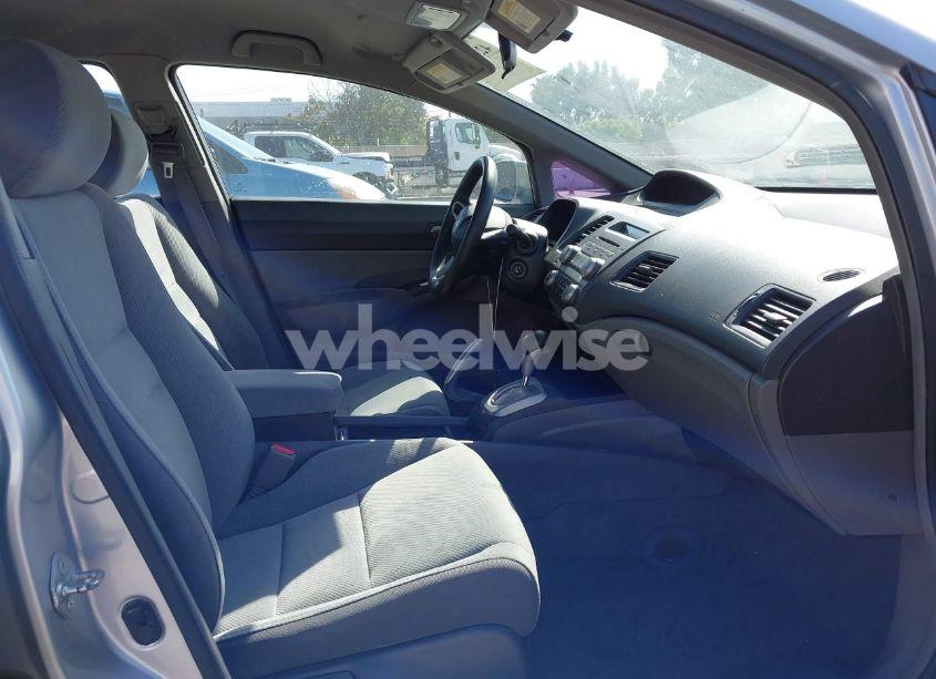 Photo 5 of 2010 Honda Civic LX (VIN 19XFA1F57AE077585)