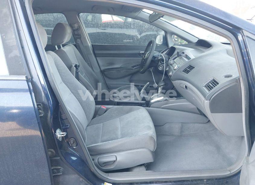 Photo 5 of 2010 Honda Civic LX (VIN 19XFA1F58AE052775)