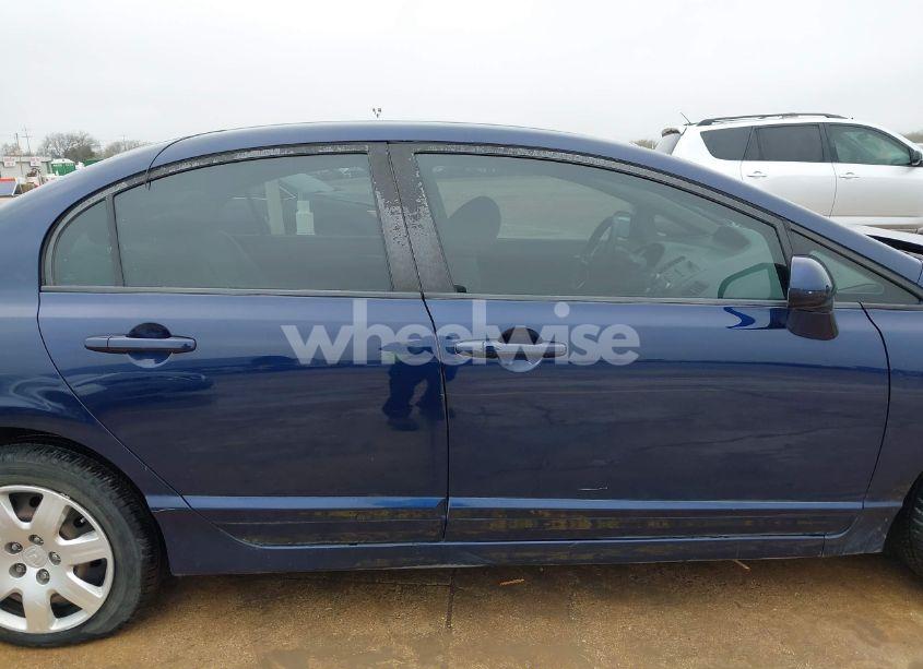 Photo 13 of 2010 Honda Civic LX (VIN 19XFA1F58AE077093)