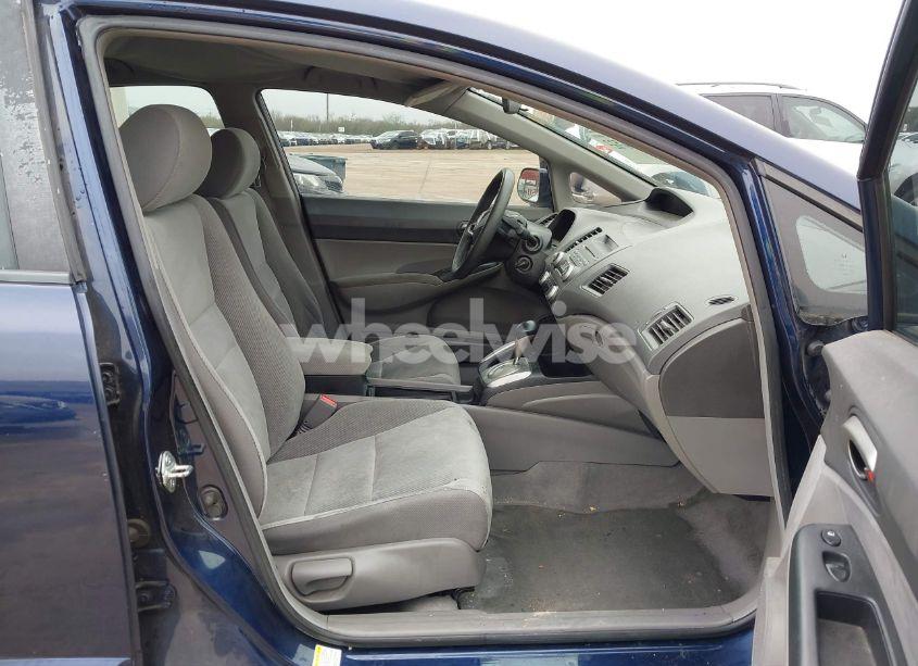 Photo 5 of 2010 Honda Civic LX (VIN 19XFA1F58AE077093)