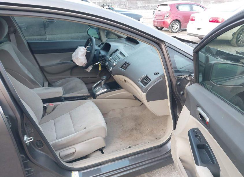 Photo 5 of 2011 Honda Civic LX (VIN 19XFA1F58BE009670)