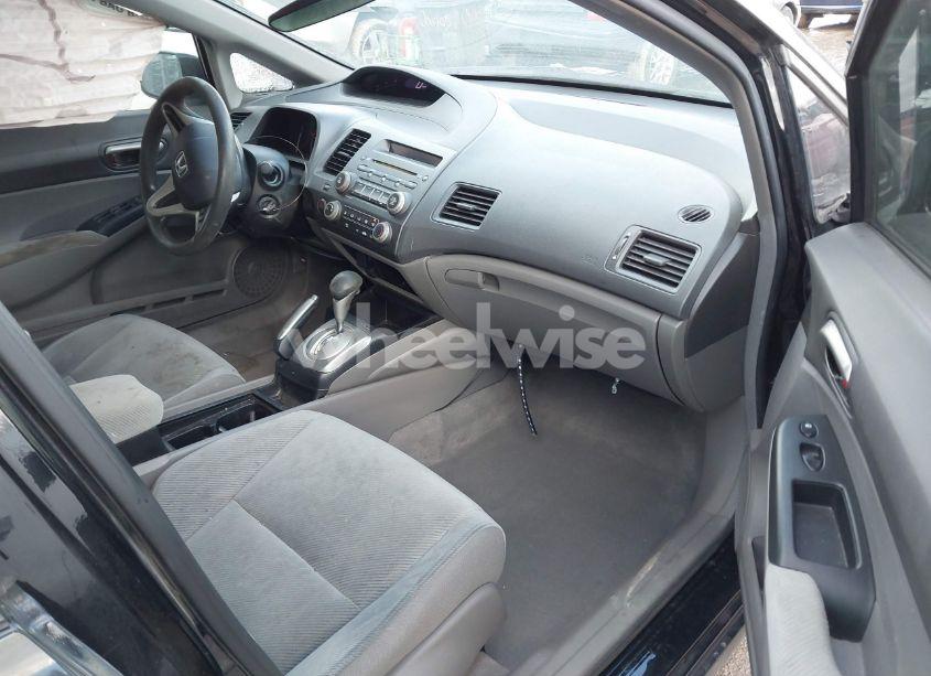 Photo 5 of 2011 Honda Civic LX (VIN 19XFA1F58BE030907)