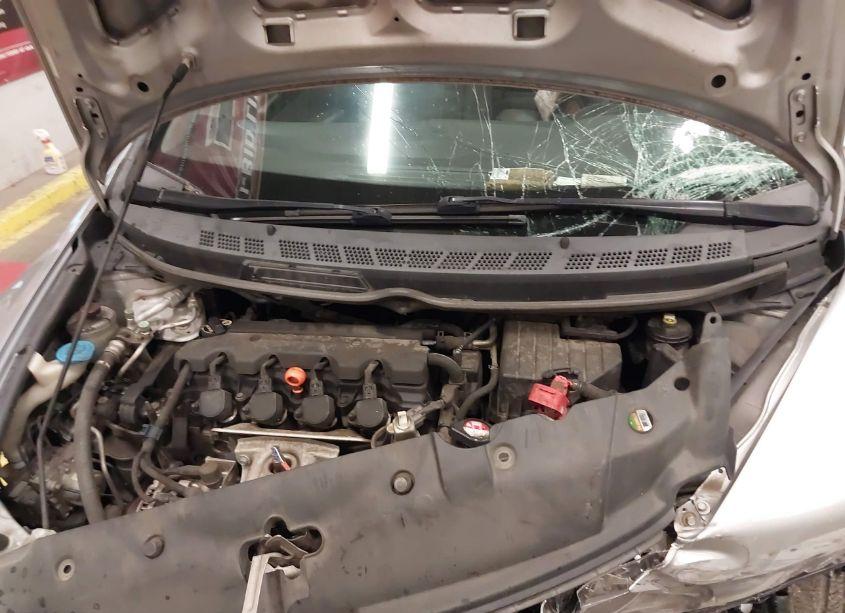 Photo 10 of 2010 Honda Civic LX (VIN 19XFA1F59AE008915)