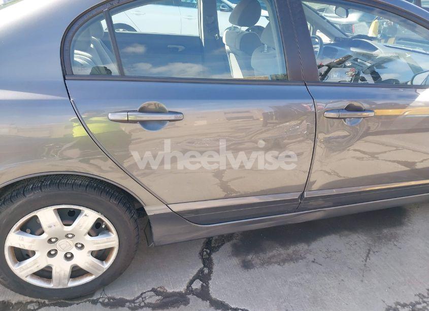 Photo 6 of 2010 Honda Civic LX (VIN 19XFA1F59AE065518)