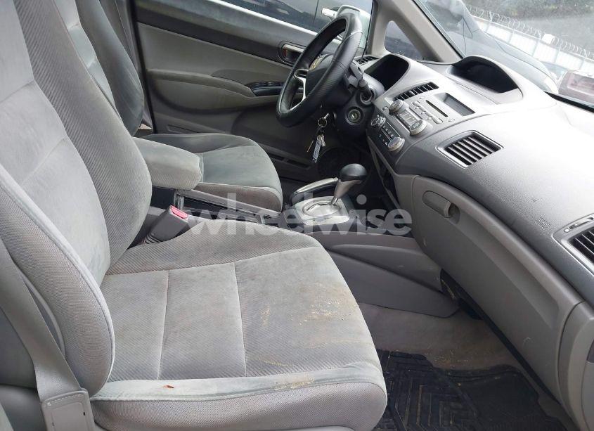 Photo 5 of 2010 Honda Civic LX (VIN 19XFA1F59AE069634)