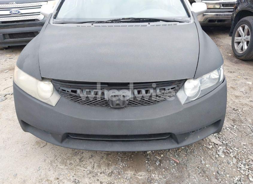 Photo 6 of 2010 Honda Civic LX (VIN 19XFA1F59AE069634)