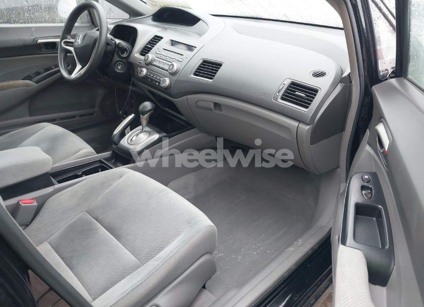 Photo 5 of 2011 Honda Civic LX (VIN 19XFA1F59BE003702)