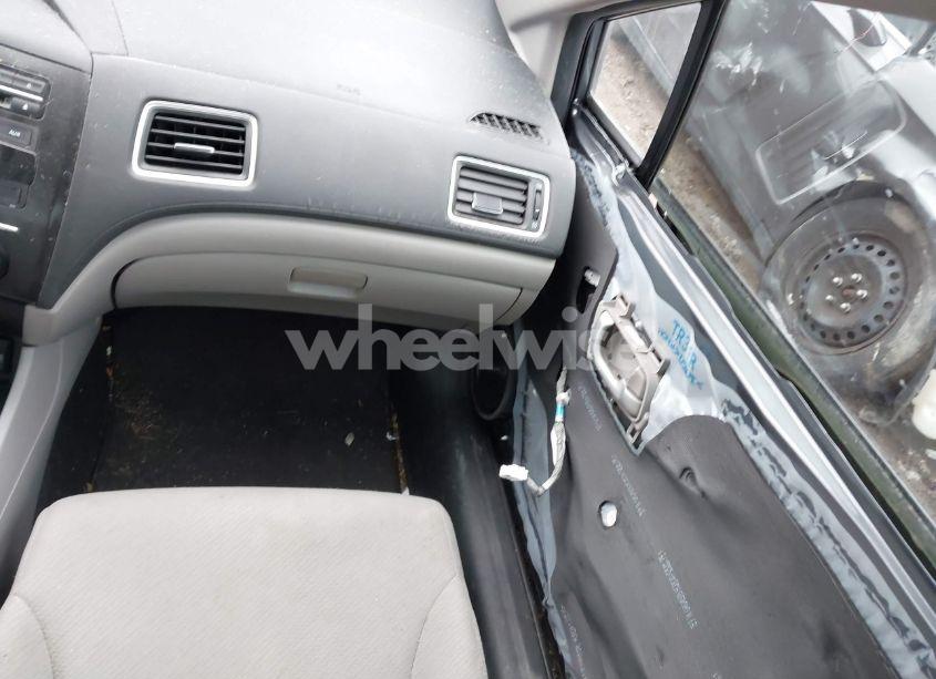 Photo 5 of 2013 Honda Civic LX (VIN 19XFB2E55DE065444)