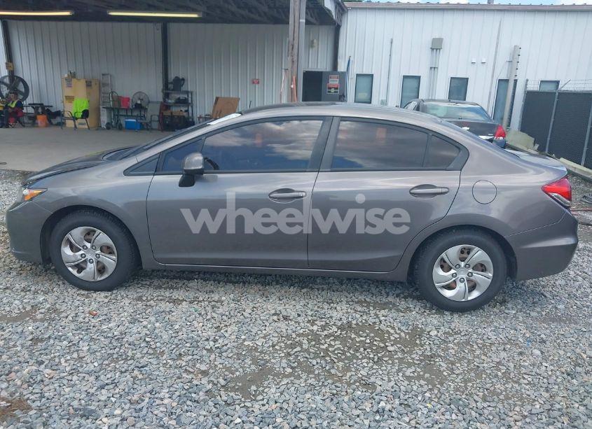 Photo 14 of 2013 Honda Civic LX (VIN 19XFB2F50DE051143)