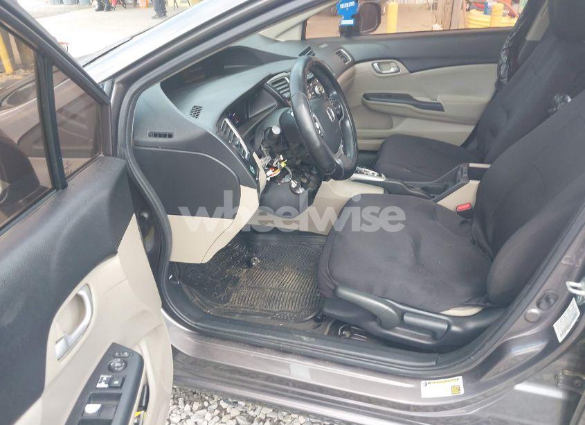 Photo 5 of 2013 Honda Civic LX (VIN 19XFB2F50DE051143)