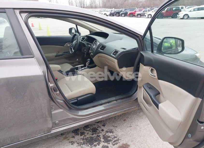 Photo 5 of 2013 Honda Civic LX (VIN 19XFB2F50DE074924)