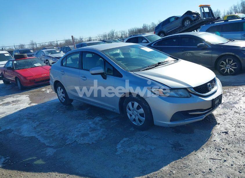 2015 Honda Civic LX (VIN 19XFB2F50FE070990) main photo