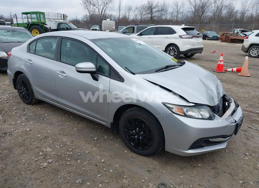 2015 Honda Civic LX (VIN 19XFB2F50FE095338) main photo