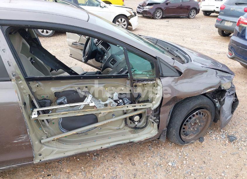 Photo 6 of 2013 Honda Civic LX (VIN 19XFB2F52DE010660)