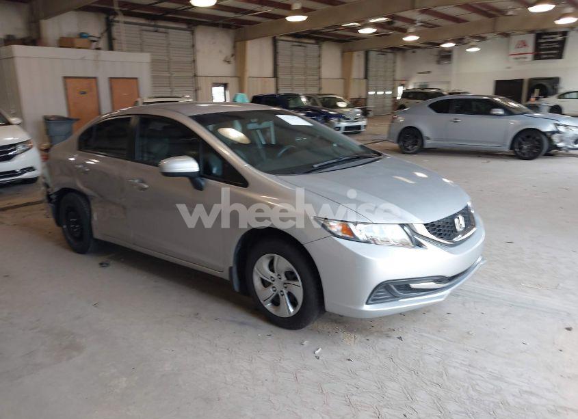 2015 Honda Civic LX (VIN 19XFB2F52FE107019) main photo