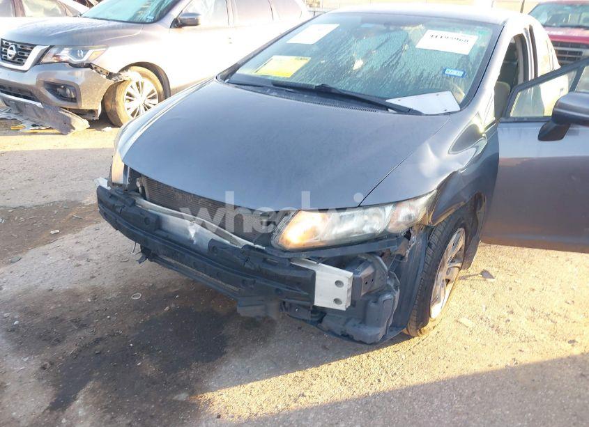 Photo 6 of 2014 Honda Civic LX (VIN 19XFB2F53EE021006)