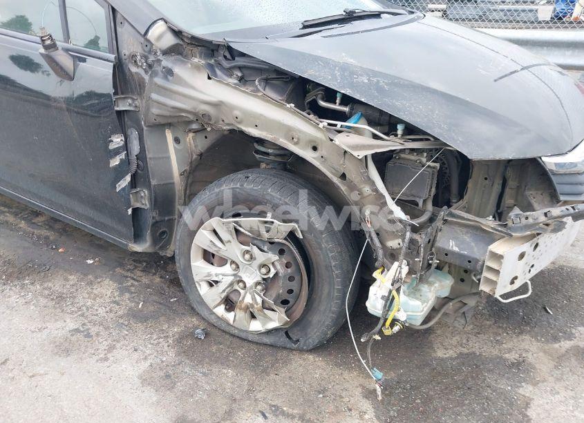 Photo 6 of 2012 Honda Civic LX (VIN 19XFB2F55CE107821)